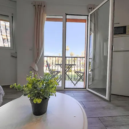 El Estudio De Rocio Con Piscina Y A Un Paso De La Playa En *